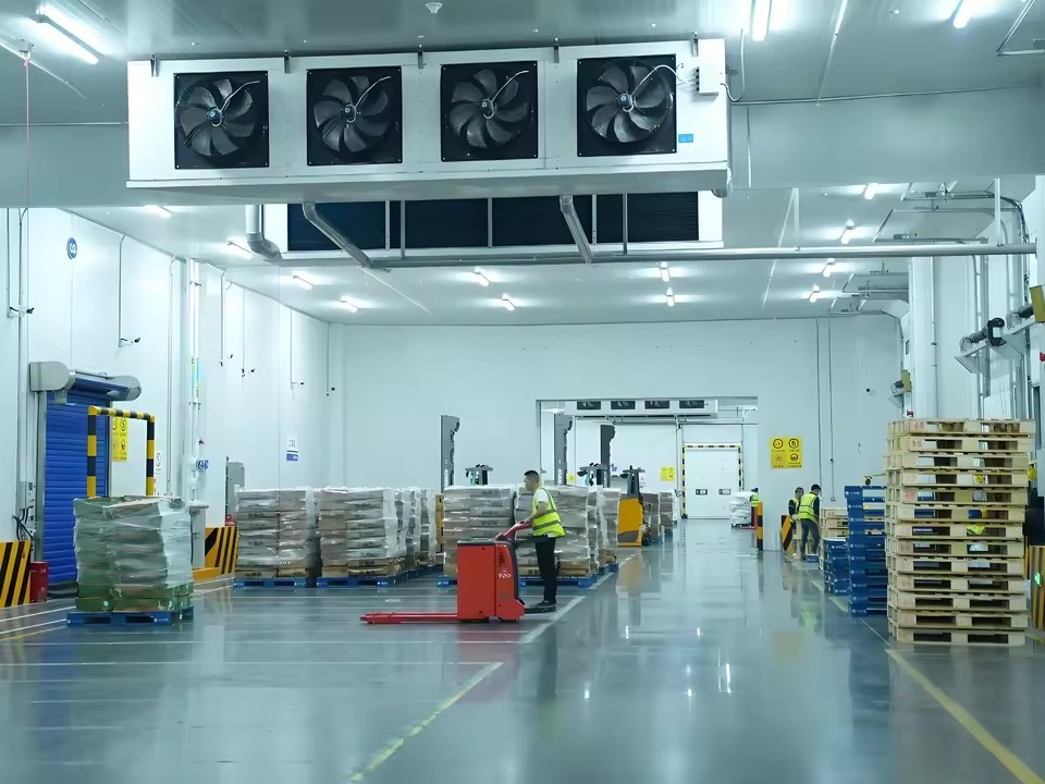 Professional One Stop Automatic Cold Chain Logistics Cold Storage Solar-Powered Motor Pump Refrigerated Shipping Distribution