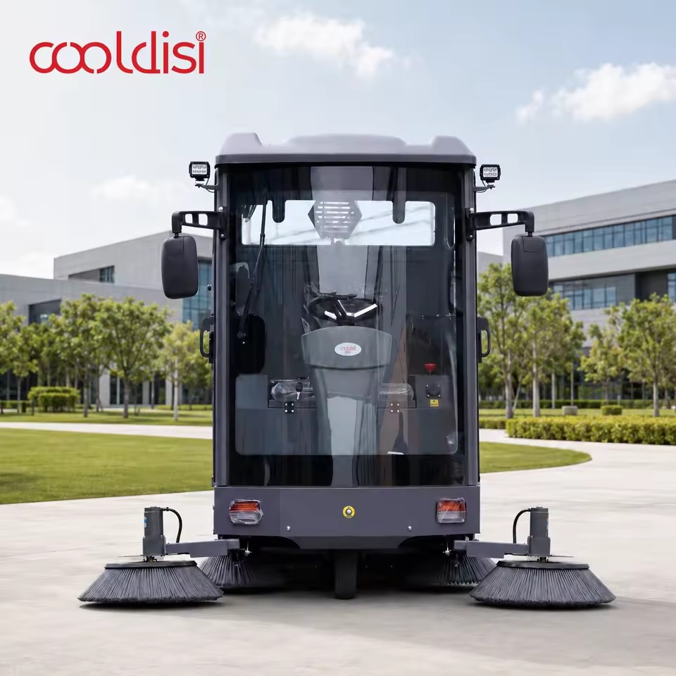 Commercial Battery Powered Sweeper Fully Enclosed Sand and Dust Street Sweeper with High Pressure Washer