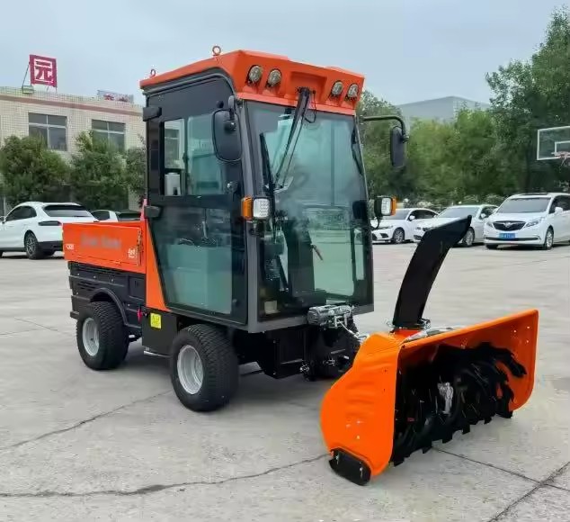 925 Full Gear Drive Ride on Snow Sweeper 4WD Multi-Functional Snow Removal Truck