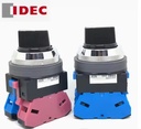 IDEC ASN210N 2-Position Maintained Selector Switch, 1NO, 30mm Plastic IP65, Panel Mount for Pump & Fan Control