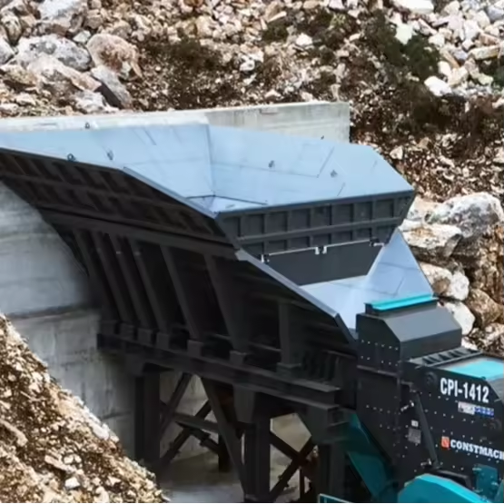 Vibrating Feeder Bunker | Durable Electric Motor Basalt Stone Crushing Plant Mining Feeder 80-100t/h Capacity Simple