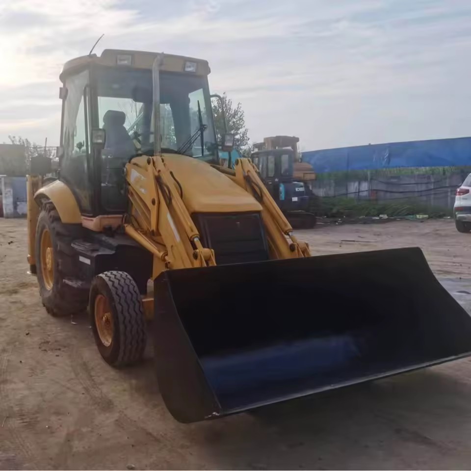 Excellent Condition Used 7.6-ton Backhoe Loader With Strong Digging Power and Stable Chassis for Mining Tasks