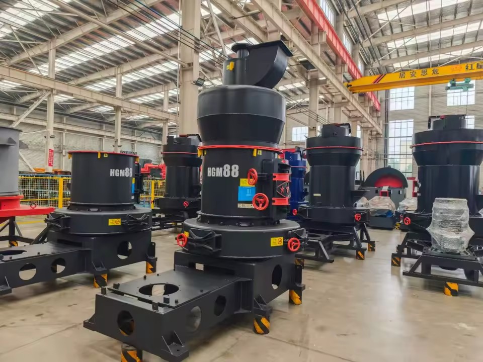 High Quality Raymond Grinding Machine 0.4-5t/h Capacity 0.25-0.015mm Output Mineral Ore Powder Grinding AC Motor Bearing