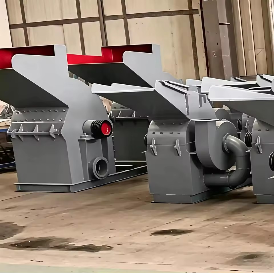 High Capacity diesel Hammer Crusher with Bearing Moving Jaws and Screening Unit for Mining Quarries