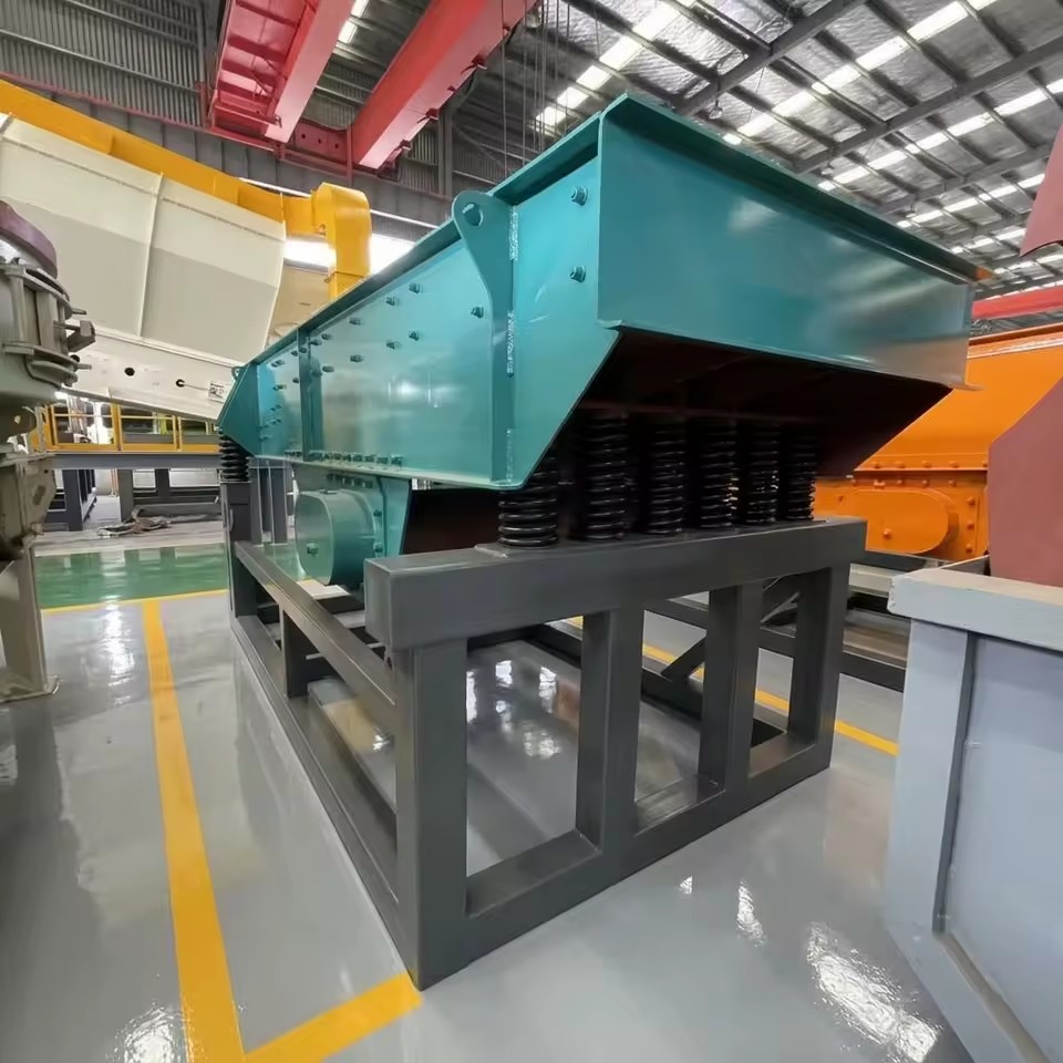 WANQING Vibrating Feeder 1540 Mining Stone Vibratory Feeding Machine 1500x4000mm Cone Crusher Feeding Aggregate Production