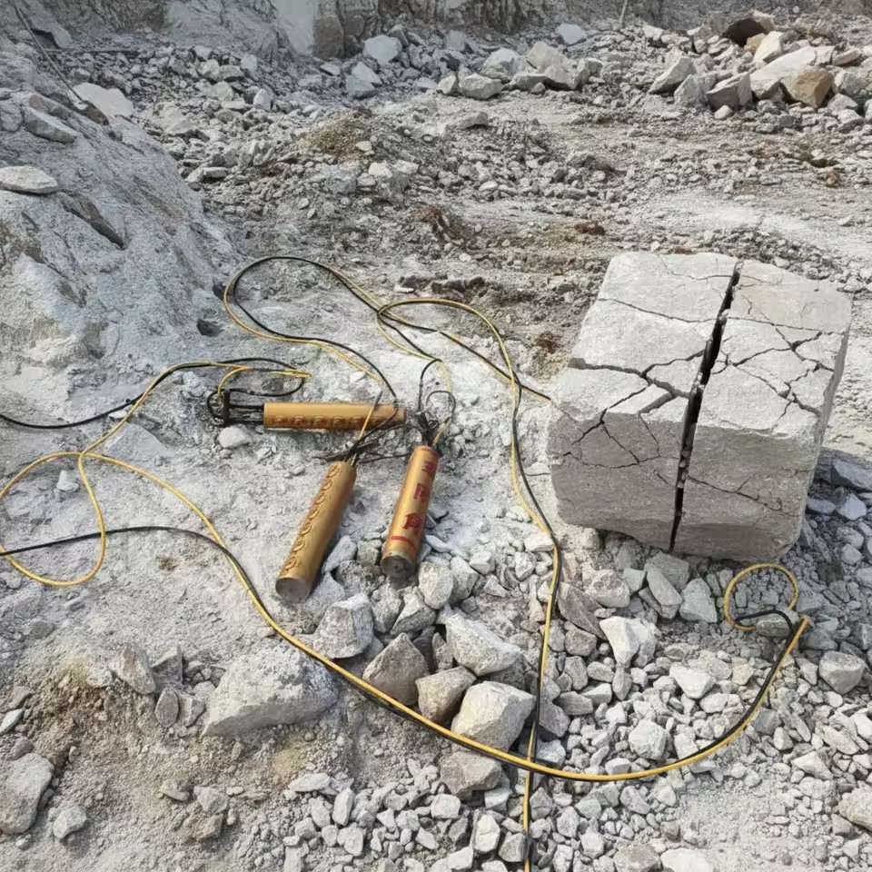 DINGLI DL-90 Hydraulic Rock Splitter 90MM Borehole Engine Pump 1580KN Force for Mine Rock Mining Underground Cave Tunnel Use