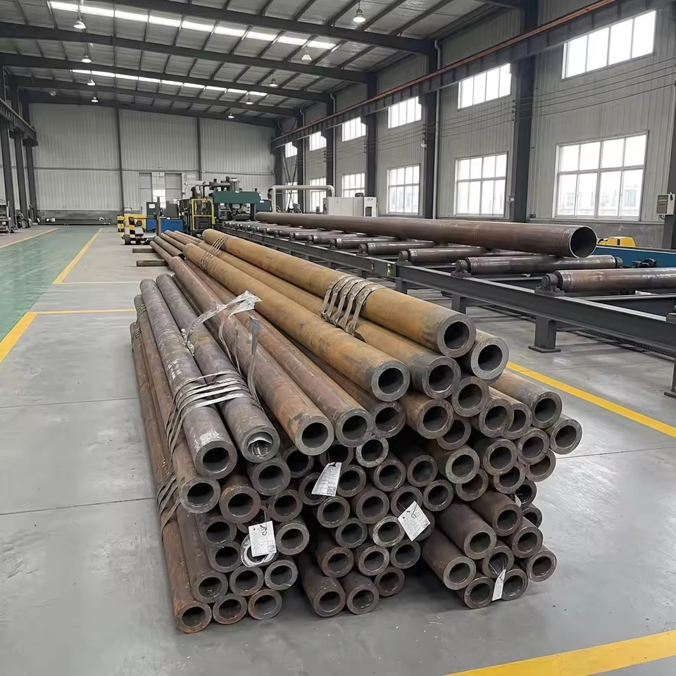 900mm Seamless Carbon Steel Pipe Suppliers Casing Pipeline Black Carbon Steel Line Pipe Petroleum Tube