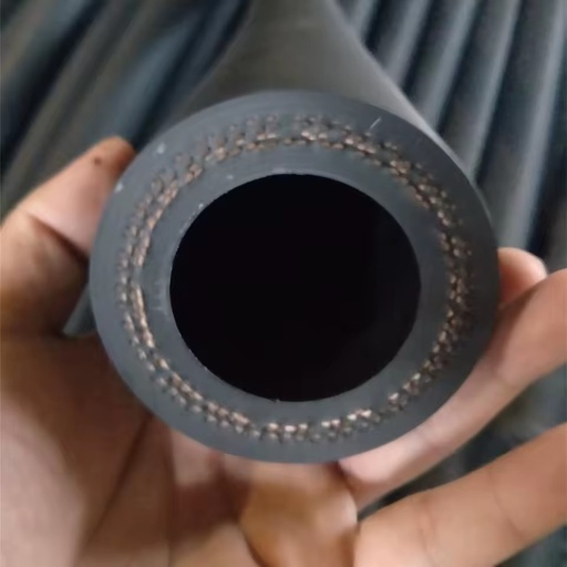 Durable Rubber Hose: Made of High-quality EPDM Rubber for Long-lasting Durability.