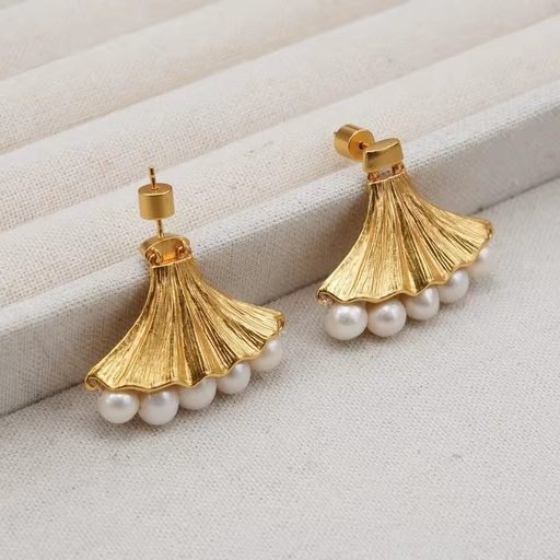 Elegant Gold Scalloped Fan Freshwater Pearl Cluster Stud Earrings for Women Gingko Leaf Earrings Copper Alloy Base