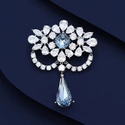 Retro Court Hollow Flower Alloy Brooch High-End Womens Sparkling Waterdrop Pendant Corsage Designer Suit Pin Accessory