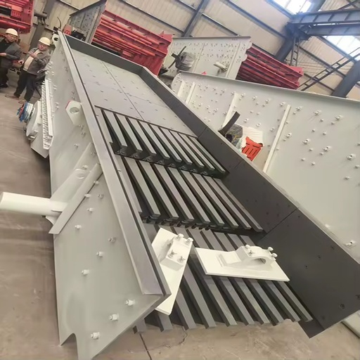 Industrial Vibrating Feeder & Automatic Feeding Equipment for Feldspar Processing with 4200kg Capacity and Energy Saving