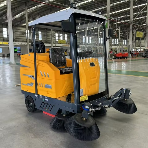 Ride on Road Sweeper Machine With High Pressure Washer 1850mm Cleaning Width Industrial Floor Sweeper