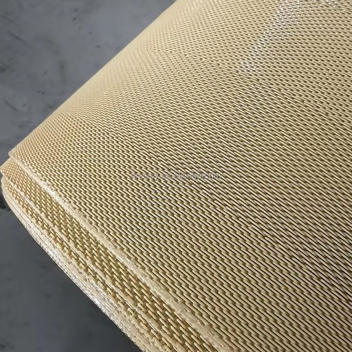 Durable Polyester Mesh Beach Mat UV-Resistant Surface for Wheelchair Access & Family Beach Days