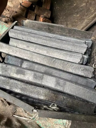 Export Quality Black Charcoal Briquette Type C Hard Wood BBQ Fuel Smokeless Machine Made Best Grade 7000-8000 Kcal