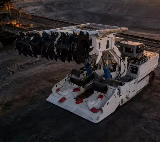 ML520A Continuous Miner 90t Heavy Duty Underground Coal Mining Machine AC3300V 795kW 3.5m Cutting Width 600m³/h Loading