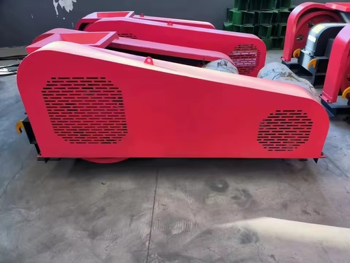 Factory Direct Sales Rock Stone Gravel Double Roller Crusher Machine Two Roll Crusher Sand Making Machine with AC Motor
