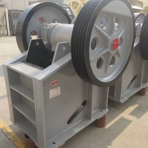 Time Production Mini Portable Jaw Crusher 1-3 Tons Diesel Powered PE 150x250 Mini Stone Crusher for Construction Engine Bearing