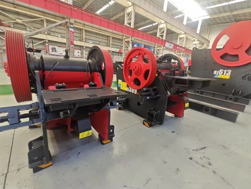 HJ310 Series Primary Jaw Crusher 140-500TPH High Productivity Construction Stone Crushing Equipment AC Motor Bearing