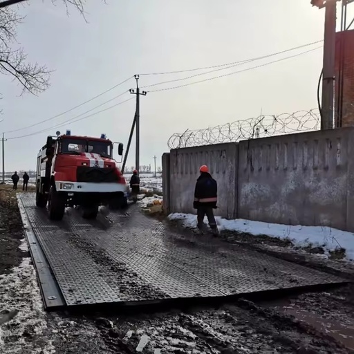 Custom Size Durable PE Anti-Slip UV Resistant Ground Protection Mats for Oilfield Drilling Mining Vehicle Routes Cutting Service