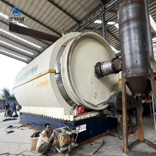 Solid Plastic Waste Petroleum Sludge Discarded Rubber Convert Into Fuel Oil Waste Plastic Pyrolysis Machine